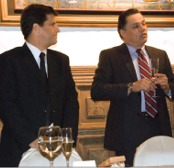 El Presidente entrante y el saliente Julio Castilla y Sergio Ruiz
